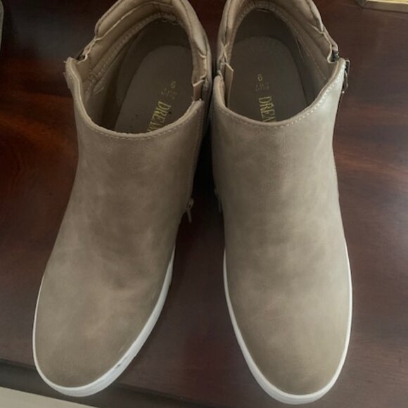 Women's Tan Ankle Booties/Wedge! - Picture 1 of 6